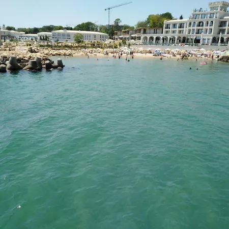 Private In Saint Elena Apartment