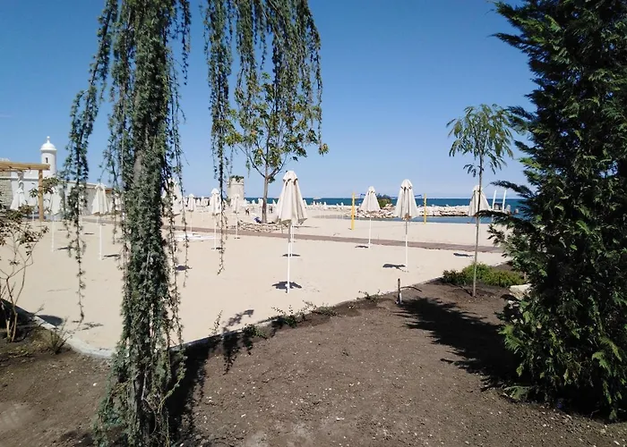 Private In Saint Elena Св. Св. Константин и Елена